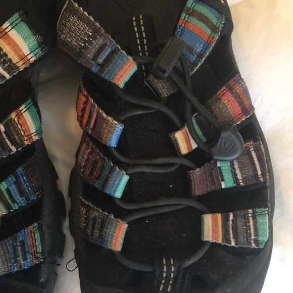 Keen closed toe waterproof sandals 5.5 - Picture 3 of 16